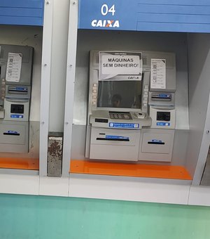 Clientes reclamam da falta de dinheiro em caixas eletrônicos de agência bancária em Olho D´água das Flores