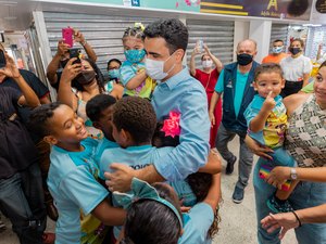 Prefeito de Maceió, JHC, implanta parque de recreação infantil no Shopping Popular
