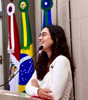 Teca Nelma reforça compromisso com a valorização dos educadores em Maceió