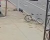 Câmeras flagram atropelamento de ciclista na Avenida Comendador Leão