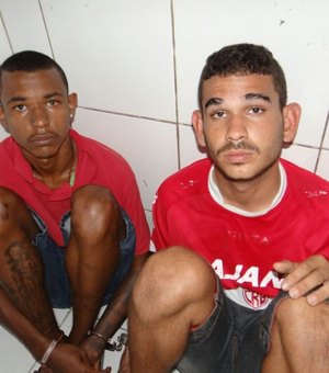 Após abordagem, dupla é detida com motocicleta roubada em Maceió