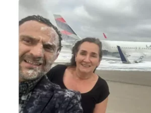 Casal sobrevive a acidente de avião, posta selfie e gera polêmica na web