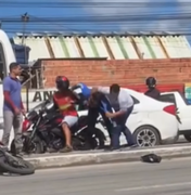 Desentendimento no trânsito termina em briga na Avenida Cachoeira do Meirim