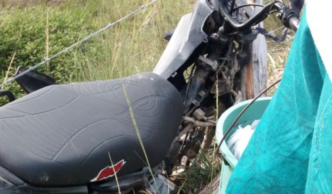 Motociclista morre ao colidir com cerca às margens da pista em Porto Calvo