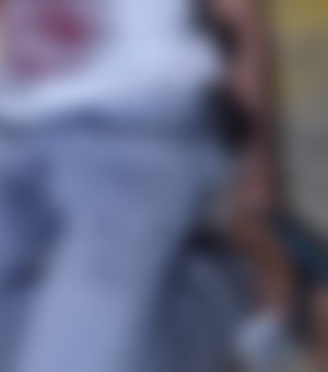 Jovem é assassinado a tiros e corpo é encontrado perto de mercado no Benedito Bentes