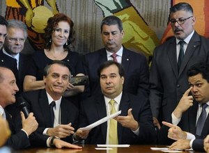 Militarização atinge 2º e 3º escalões do governo Bolsonaro