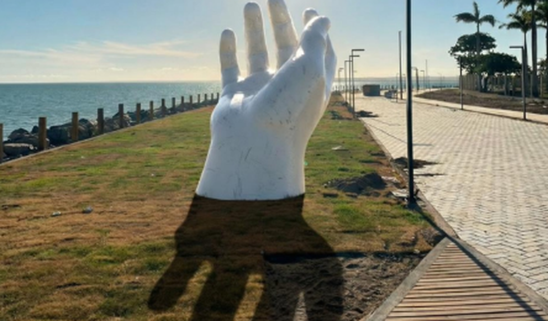 Prefeitura de Maceió anuncia escultura “A Mão de Deus” como novo cartão-postal da Orla do Porto