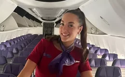 Ex-comissária de bordo precisou abandonar o trabalho por conta do tamanho do bumbum