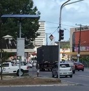Semáforos amanhecem intermitentes na Avenida Fernandes Lima