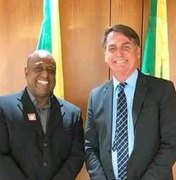 Padrinho de casamento de Flávio Bolsonaro ganha cargo no governo