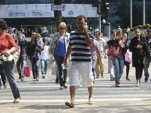 Taxa de desemprego no Brasil cai para 11,8% em julho, diz IBGE