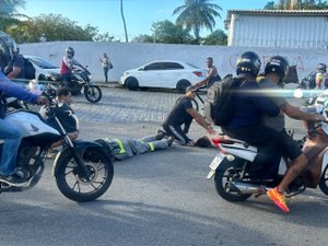 Motociclista com sinais de embriaguez fica ferido após colisão em Maceió