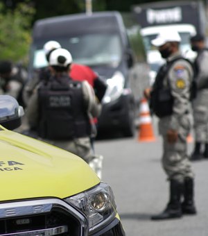 Homem embriagado comete desacato ao tentar arremessar sandália em policiais no município de Girau do Ponciano