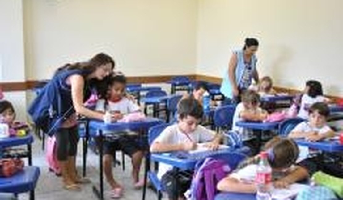 Evento discute técnicas para lidar com alunos em dificuldade