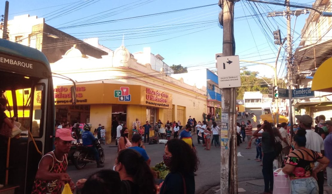 Familiares de reeducandos realizam protesto no Centro da capital