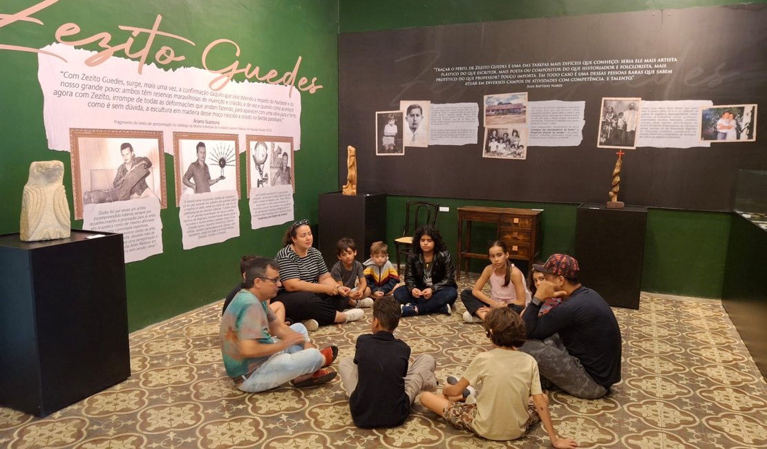 Crianças de Arapiraca participam de aula de campo sobre a história, cultura e patrimônio da cidade