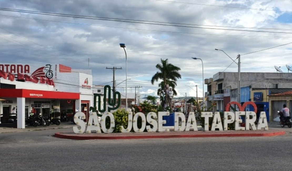 No Sertão, prefeito mostra força política e desarticula partido de oposição