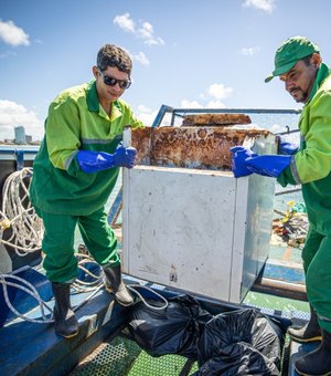 Ecoboats retiram 260 toneladas de resíduos do mar no 1º semestre de 2025