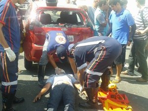 Condutor em alta velocidade colide na traseira de veículo na AL-115