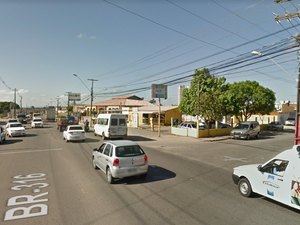Motorista foge após acidente na entrada do Henrique Equelman