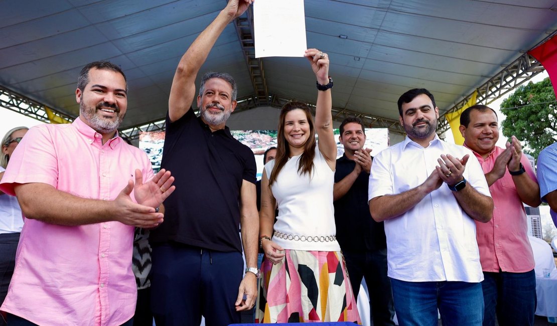 Prefeita Ceci assina ordem de serviço para pavimentação no Povoado Ouricuri