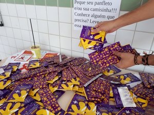 Distribuição de preservativos marca mês de luta contra HIV