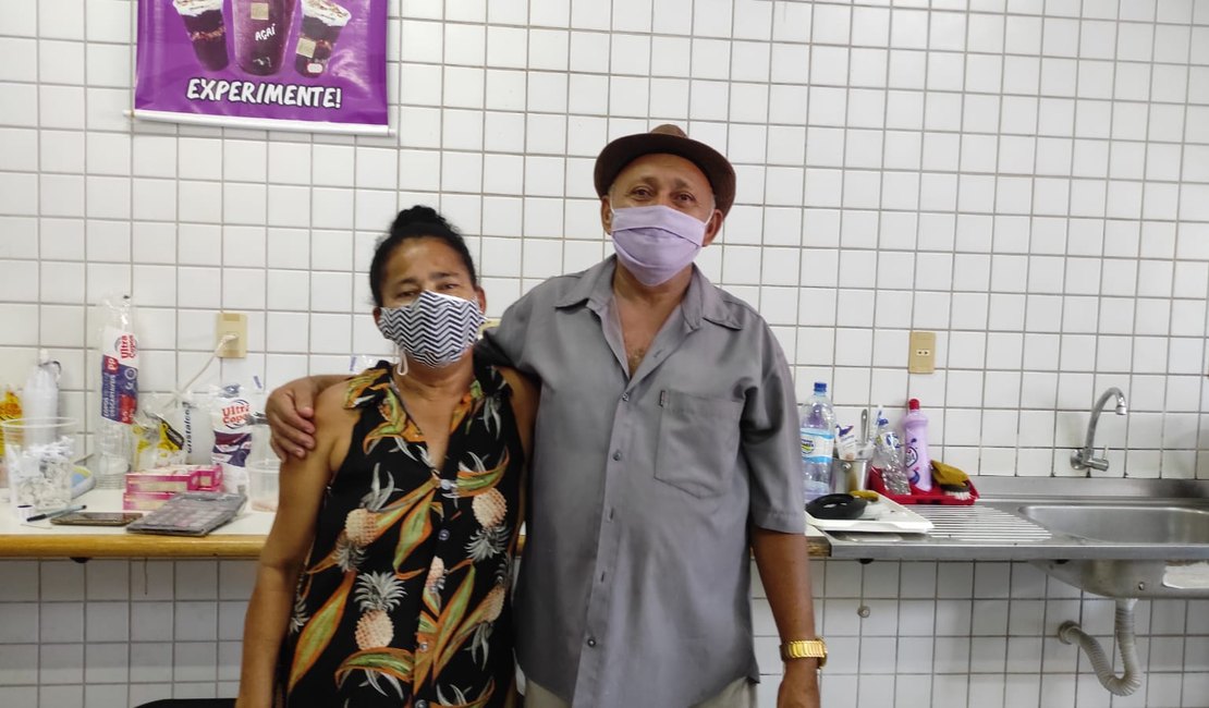 Casal mantém sorveteria há 24 anos no Centro de Maragogi