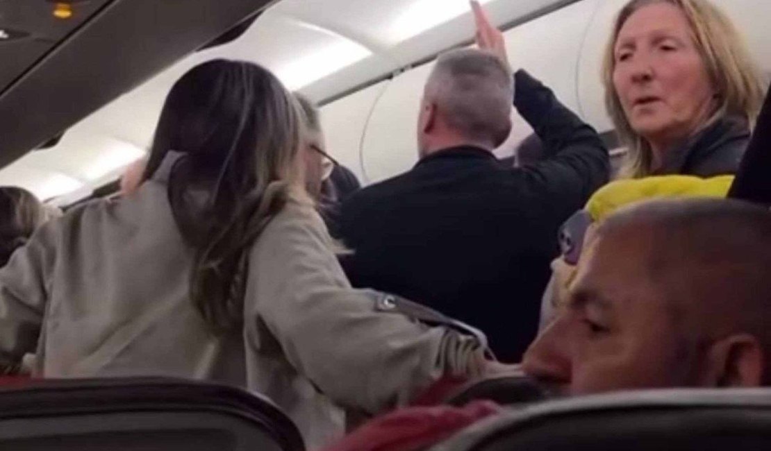 'Deixem tudo e saiam': Passageiro relata momento de incêndio no aeroporto