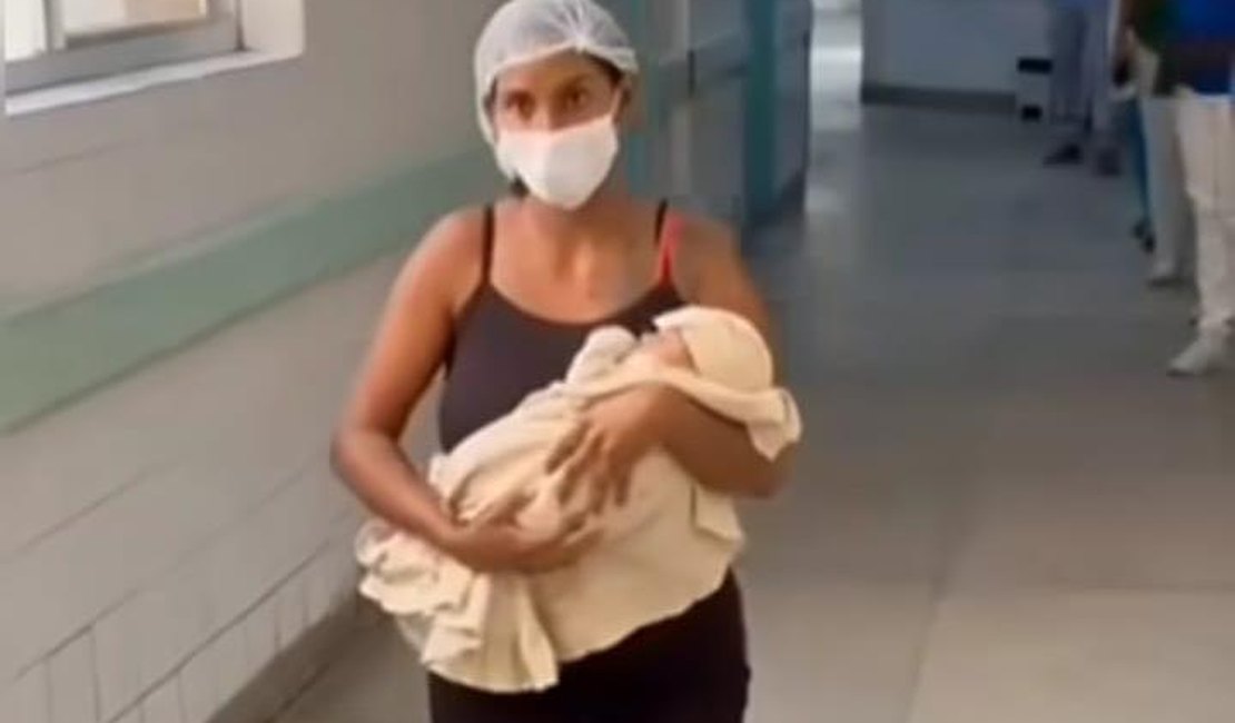 [Vídeo] Mãe sai ajoelhada para agradecer recuperação do filho em maternidade de Maceió