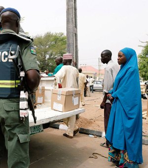 Eleições na Nigéria são adiadas após cédulas serem perdidas