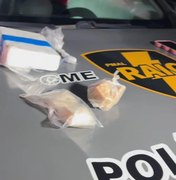 Casal é preso com drogas dentro da residência no bairro Jacintinho