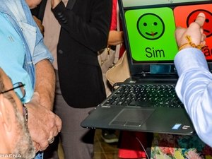 Portadores da ELA podem usar computador apenas com movimento dos olhos