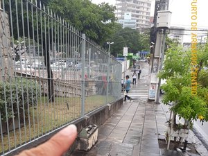 [Vídeo] Câmeras flagram furto em armários de comunicação na capital alagoana