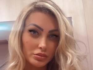 Andressa Urach surpreende seguidores com novo mega hair: 'Loira e linda'