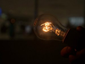 Conta de luz do consumidor pode ficar até 5% mais cara em 2017