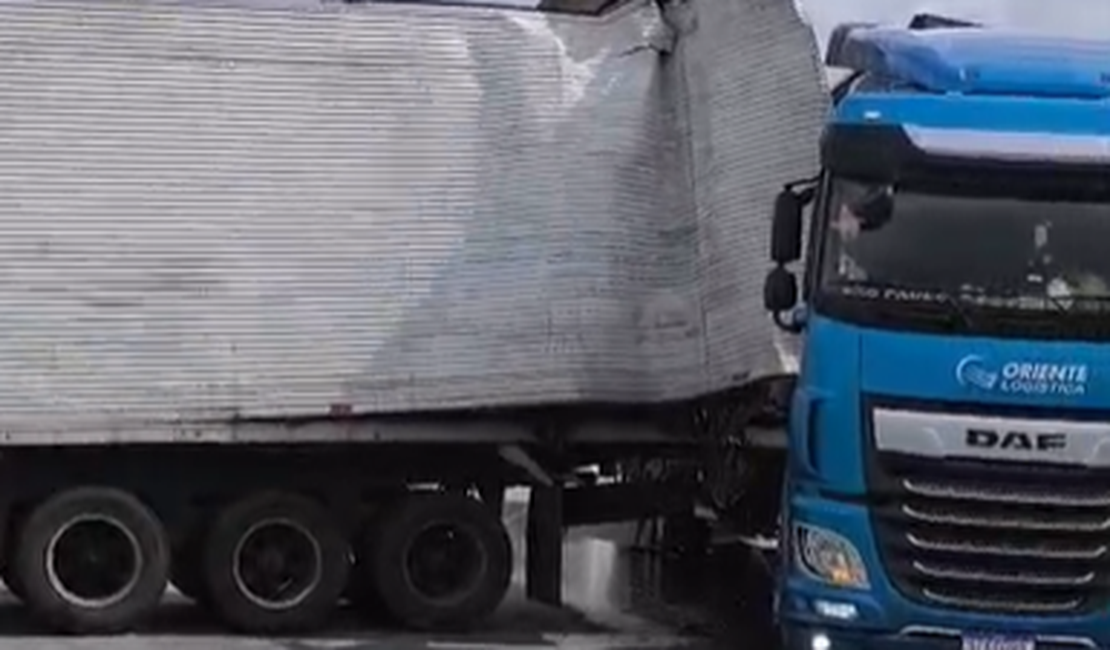 [Vídeo] Colisão entre carretas provoca interdição parcial da BR-101, em Pilar