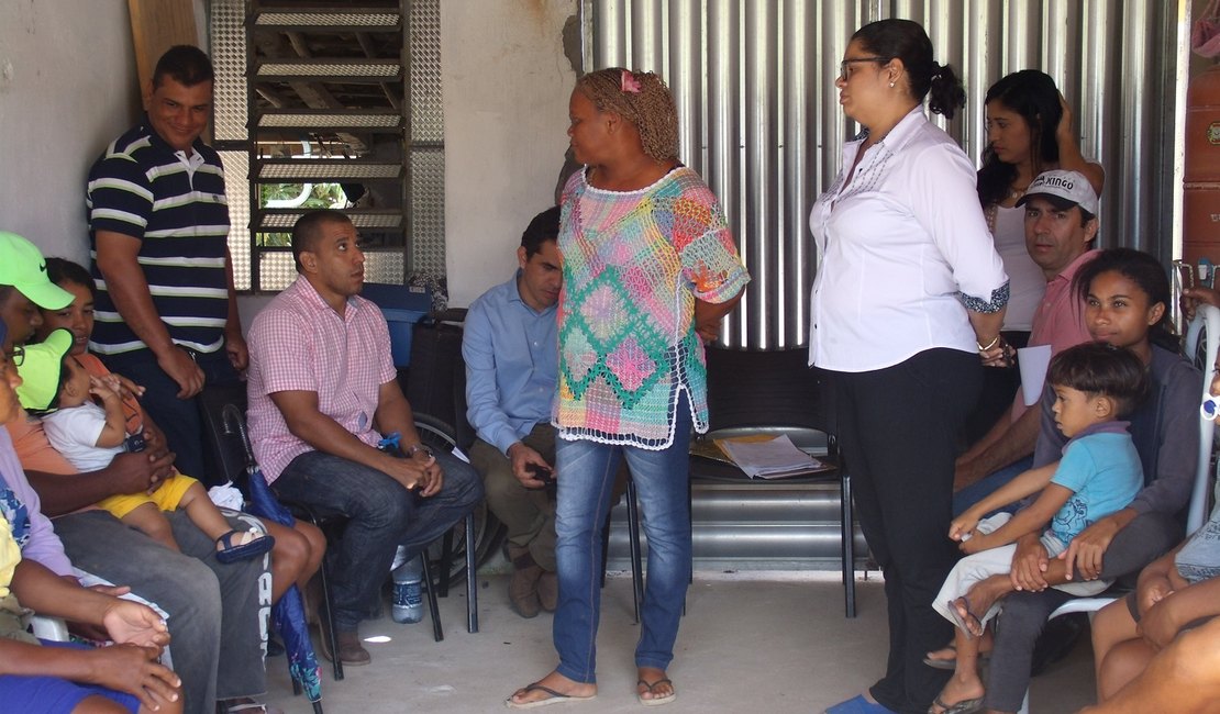 Assistentes sociais da Emater orientam famílias quilombolas de Arapiraca