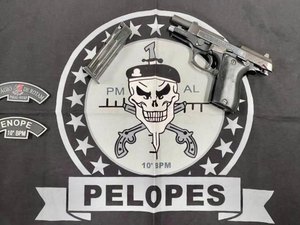 Dupla é presa após ser flagrada com arma de fogo dentro de carro na AL-210
