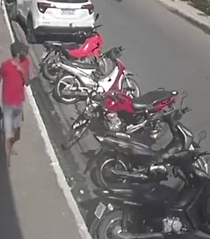Vídeo: Homem furta motocicleta no Centro de Arapiraca