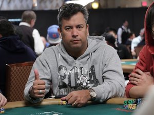 Arapiraquense Rogério Siqueira inicia com vantagem no circuito de poker