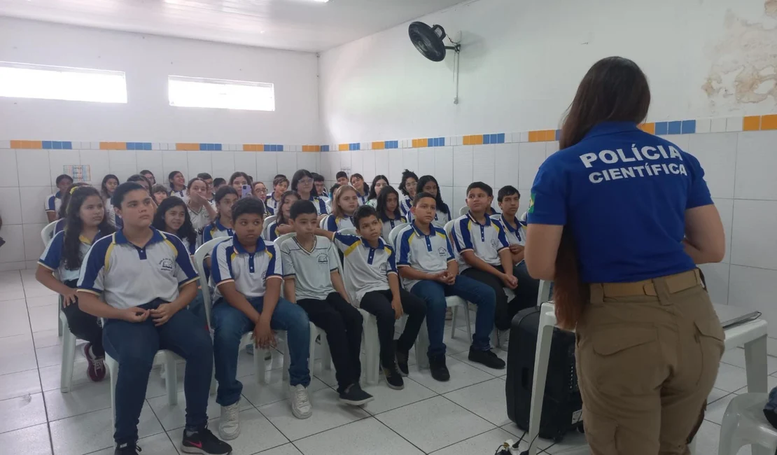 Polícia Científica participa de projeto sobre profissões para inspirar alunos em Arapiraca