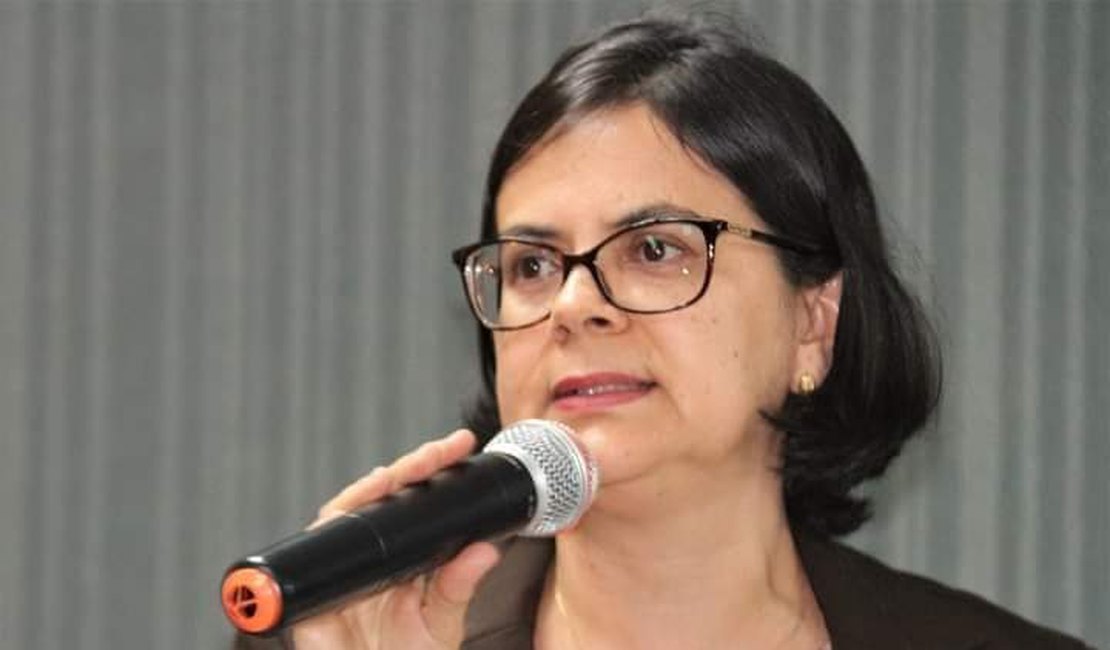 Teófilo escolhe Gilvania Barros como sucessora; nome ainda passará pela aprovação de Cunha 