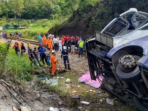 Mortes na queda de ônibus em João Monlevade chegam a 19