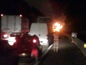 Caminhão pega fogo e interdita trecho da BR-101, em Joaquim Gomes