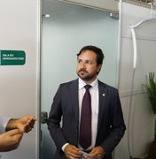 Nivaldo Barbosa conhece sala da OAB instalada na Central do Morador