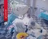 Médicos em cirurgia seguram paciente durante terremoto na Rússia