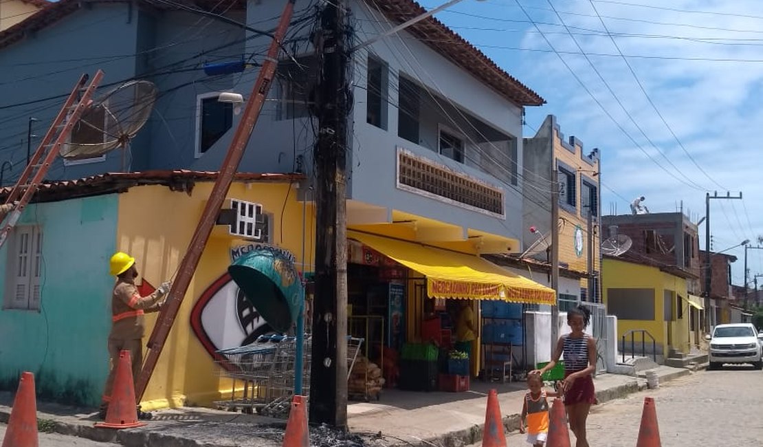 Maragogi: curto circuito provoca falta de energia e internet no Adélia Lira