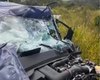 Caminhão com carga de combustível tomba após colisão em Maceió
