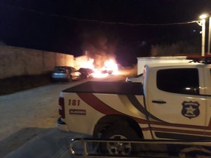 Incêndio atinge veículos estacionados no pátio do Cisp de São José da Laje