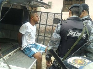 Homem é preso com drogas e quantia em dinheiro em Arapiraca